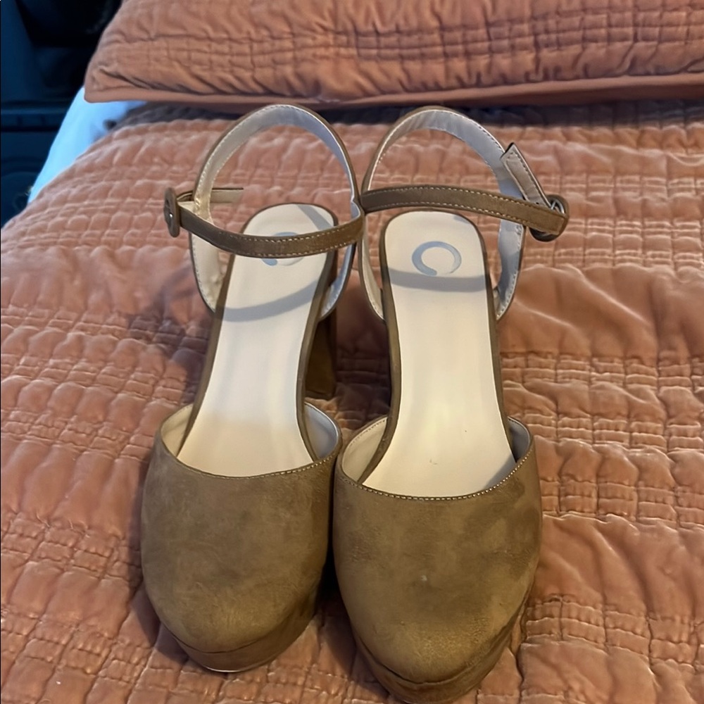 Elegant Tan Women's Heels
